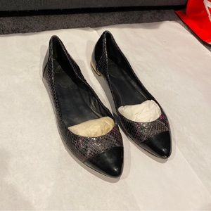 (1) Trendy Pair Of Black Scaled Brian Atwood Flats Women’s Size 9